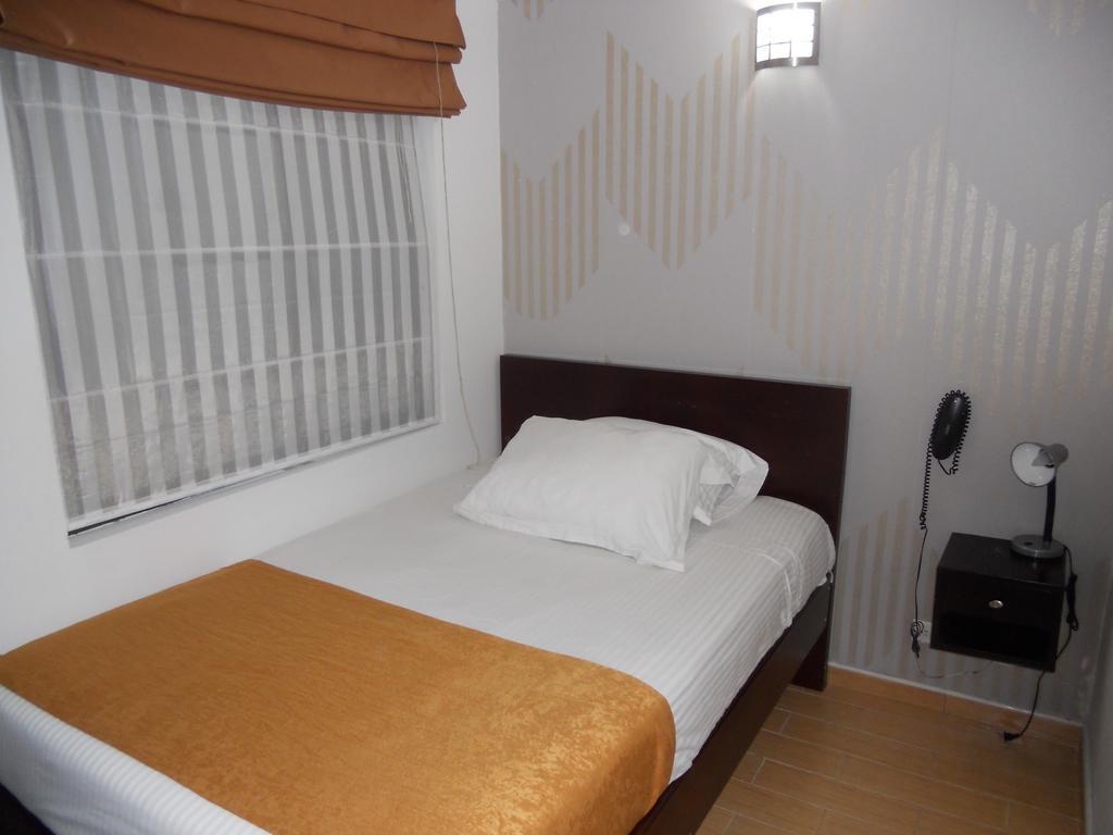 Hotel Expo Inn Embajada Богота Номер фото